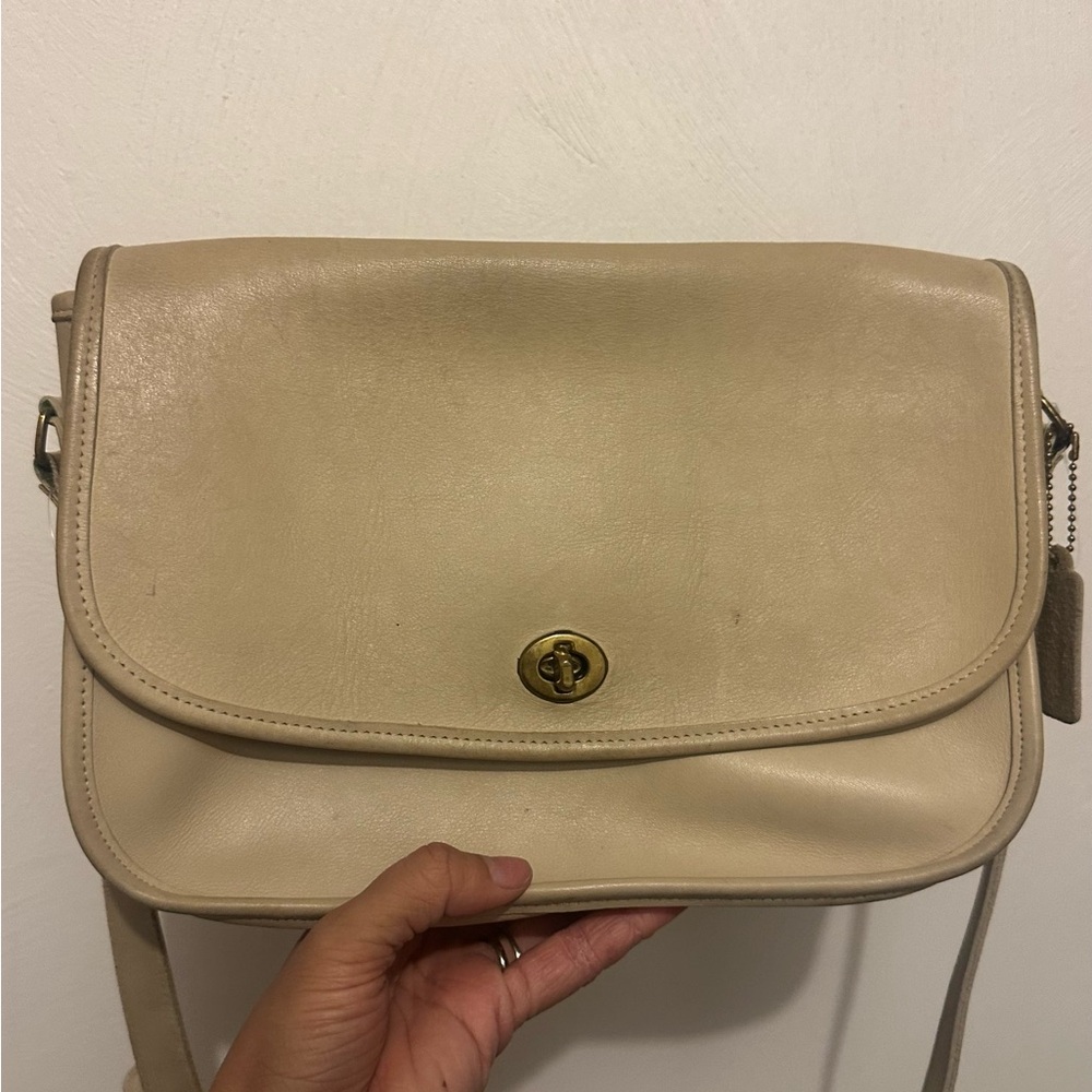 ✨SOLD Coach Beige Leather Crossbody Bag